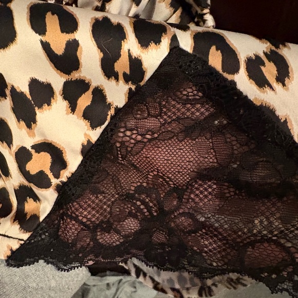 133- Torrid 3 silky leopard print PJ set - Picture 4 of 7